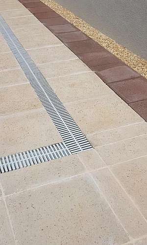 Canaleta para borda de piscina Canaleta para borda de piscina